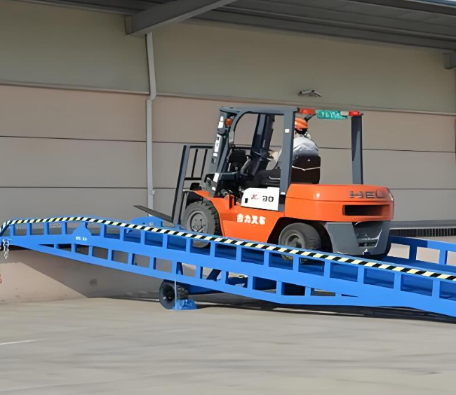 清丰移动式卸货平台（叉车用）